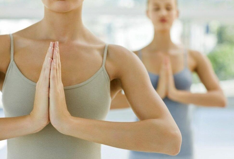 nenas facendo ioga para perder peso