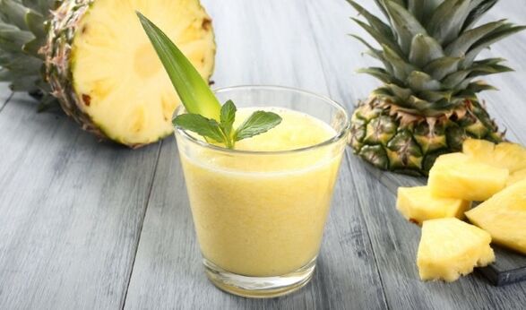 O batido de xenxibre e ananás limpa eficazmente o corpo de toxinas
