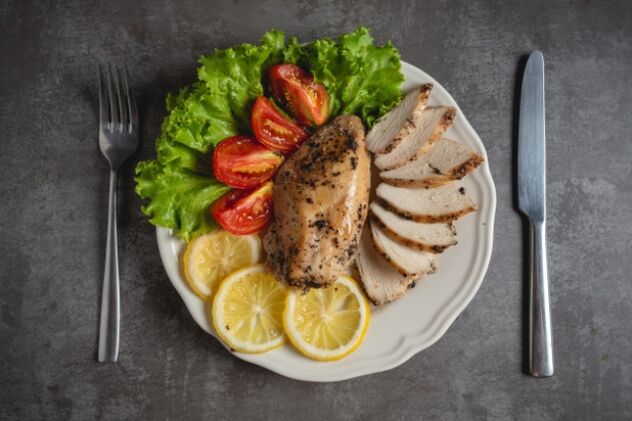 Grella de polo con verduras